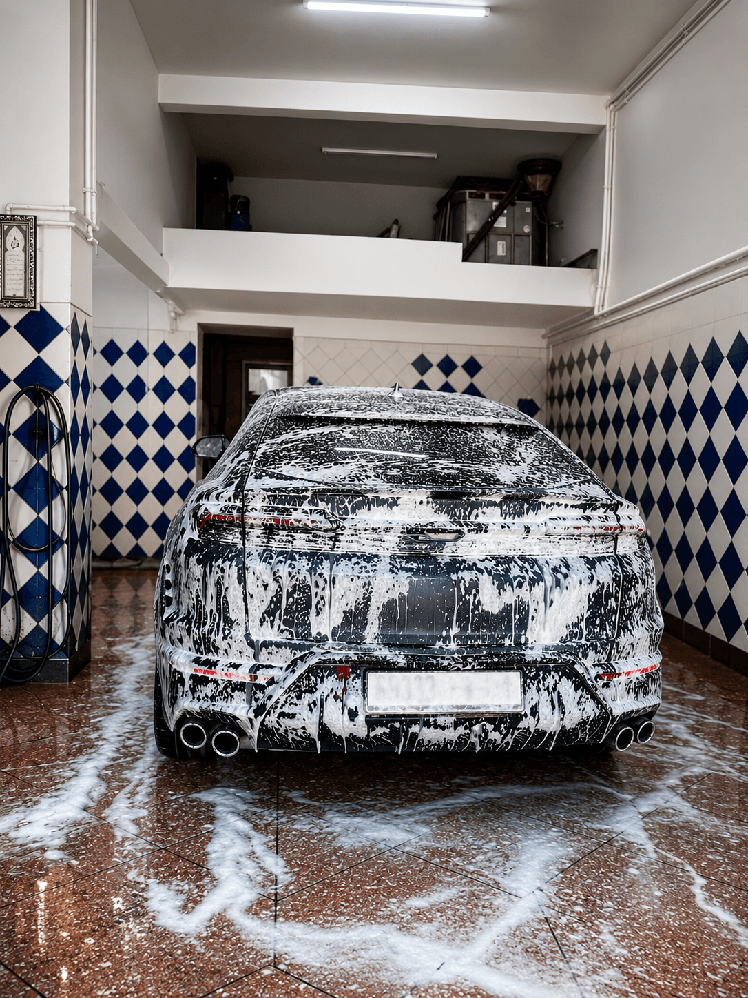 Lamborghini Urus pendant un lavage complet à l’atelier